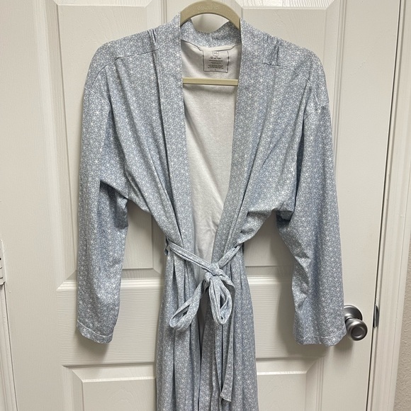 Lila & Hayes Blue and White Robe - Picture 2 of 12
